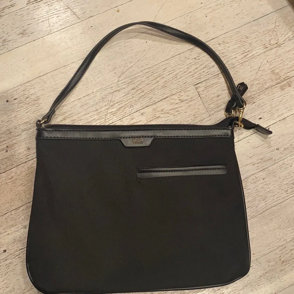 Tutilo New York black nylon wristlet lap top bag size 12/9 Guc